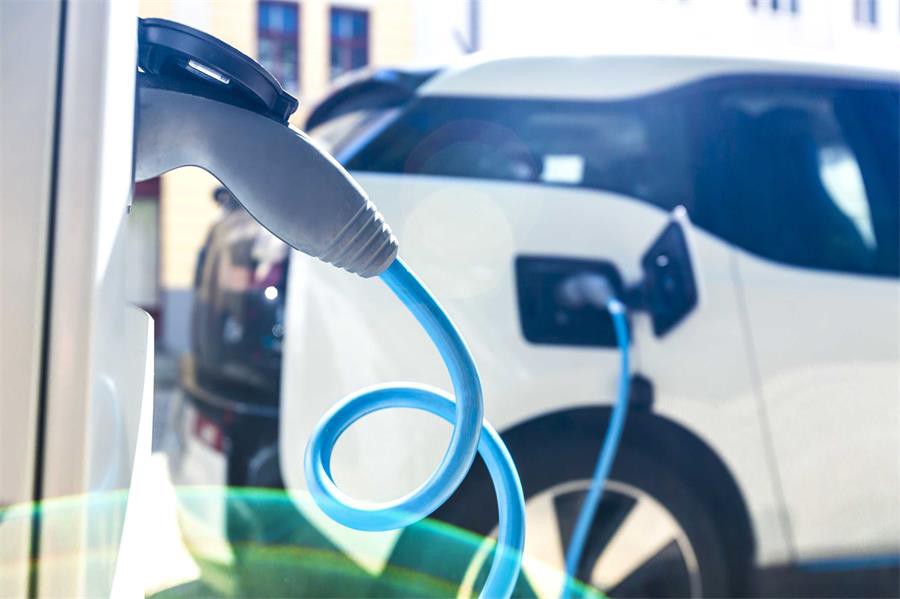 how to charge a electric car on EV charging station